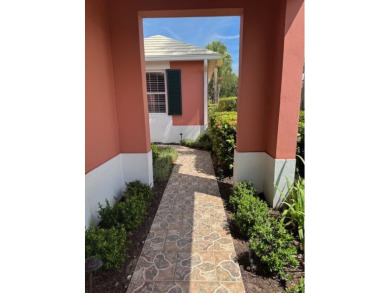 Lovely 3 Bedroom, 2 Bath golf course home in Vero's premier on Oak Harbor Country Club in Florida - for sale on GolfHomes.com, golf home, golf lot