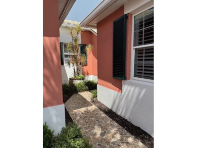 Lovely 3 Bedroom, 2 Bath golf course home in Vero's premier on Oak Harbor Country Club in Florida - for sale on GolfHomes.com, golf home, golf lot