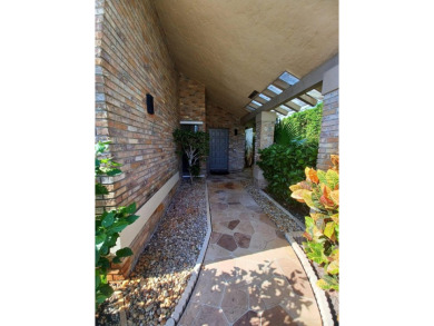 Purchase representative appreciated !Villa in a cul-de-sac on a on Boca Greens Country Club in Florida - for sale on GolfHomes.com, golf home, golf lot