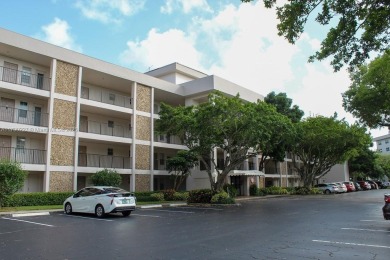 Best priced large unit in sought after Palm Aire CC! Very on Palm-Aire Country Club and Resort - Palms in Florida - for sale on GolfHomes.com, golf home, golf lot