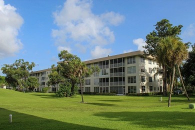 Best priced large unit in sought after Palm Aire CC! Very on Palm-Aire Country Club and Resort - Palms in Florida - for sale on GolfHomes.com, golf home, golf lot