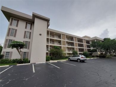 Best priced large unit in sought after Palm Aire CC! Very on Palm-Aire Country Club and Resort - Palms in Florida - for sale on GolfHomes.com, golf home, golf lot