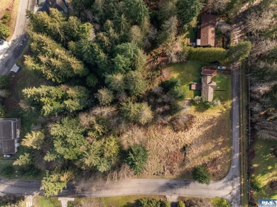 Approximately 3/4 acre in a neighborhood of upscale homes on Peninsula Golf Club Inc. in Washington - for sale on GolfHomes.com, golf home, golf lot