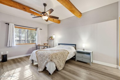 Updated townhome in the Pinetop Country Club area, offering an on Pinetop Lakes Country Club in Arizona - for sale on GolfHomes.com, golf home, golf lot