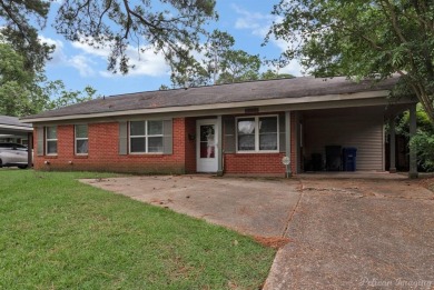 Welcome to this charming 3-bedroom, 2-bathroom home, ideally on Querbes Park Golf Course in Louisiana - for sale on GolfHomes.com, golf home, golf lot