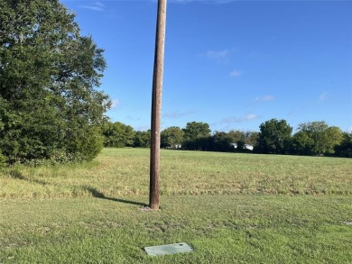 Several tracts that total 1.5+-acres in the City of West on Tawakoni Golf Course in Texas - for sale on GolfHomes.com, golf home, golf lot