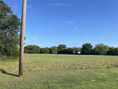 Several tracts that total 1.5+-acres in the City of West on Tawakoni Golf Course in Texas - for sale on GolfHomes.com, golf home, golf lot