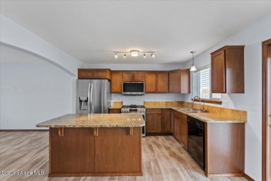 Squeaky clean and ready for new owners. Conveniently located to on Prairie Falls Golf Club in Idaho - for sale on GolfHomes.com, golf home, golf lot
