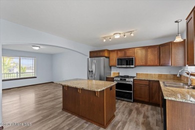 Squeaky clean and ready for new owners. Conveniently located to on Prairie Falls Golf Club in Idaho - for sale on GolfHomes.com, golf home, golf lot