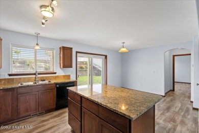 Squeaky clean and ready for new owners. Conveniently located to on Prairie Falls Golf Club in Idaho - for sale on GolfHomes.com, golf home, golf lot