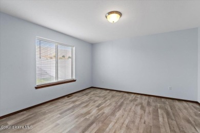 Squeaky clean and ready for new owners. Conveniently located to on Prairie Falls Golf Club in Idaho - for sale on GolfHomes.com, golf home, golf lot