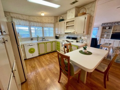 Very Well Maintained 1 Owner Home!! Very Large and Bright Open on Water Oak Country Club Estates in Florida - for sale on GolfHomes.com, golf home, golf lot