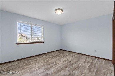 Squeaky clean and ready for new owners. Conveniently located to on Prairie Falls Golf Club in Idaho - for sale on GolfHomes.com, golf home, golf lot