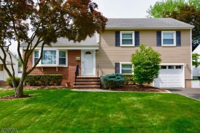 IMPRESSSIVE updated 3 bedroom, 1.1 bath BEAUTIFUL split situated on Baltusrol Golf Club in New Jersey - for sale on GolfHomes.com, golf home, golf lot