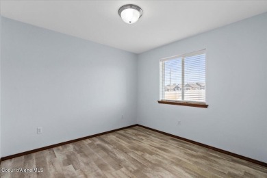 Squeaky clean and ready for new owners. Conveniently located to on Prairie Falls Golf Club in Idaho - for sale on GolfHomes.com, golf home, golf lot