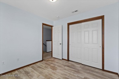 Squeaky clean and ready for new owners. Conveniently located to on Prairie Falls Golf Club in Idaho - for sale on GolfHomes.com, golf home, golf lot