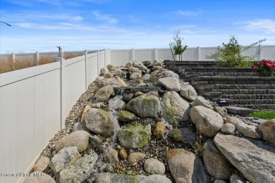 Squeaky clean and ready for new owners. Conveniently located to on Prairie Falls Golf Club in Idaho - for sale on GolfHomes.com, golf home, golf lot