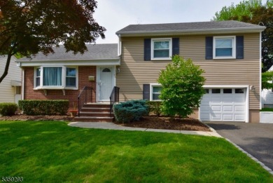 IMPRESSSIVE updated 3 bedroom, 1.1 bath BEAUTIFUL split situated on Baltusrol Golf Club in New Jersey - for sale on GolfHomes.com, golf home, golf lot