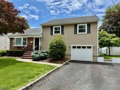 IMPRESSSIVE updated 3 bedroom, 1.1 bath BEAUTIFUL split situated on Baltusrol Golf Club in New Jersey - for sale on GolfHomes.com, golf home, golf lot