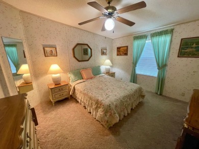 Very Well Maintained 1 Owner Home!! Very Large and Bright Open on Water Oak Country Club Estates in Florida - for sale on GolfHomes.com, golf home, golf lot