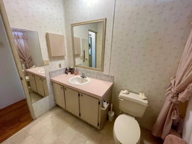 Very Well Maintained 1 Owner Home!! Very Large and Bright Open on Water Oak Country Club Estates in Florida - for sale on GolfHomes.com, golf home, golf lot