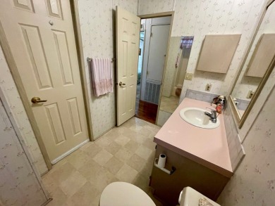 Very Well Maintained 1 Owner Home!! Very Large and Bright Open on Water Oak Country Club Estates in Florida - for sale on GolfHomes.com, golf home, golf lot