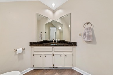 Wonderfully remodeled Saddle Ridge Townhome in Reynolds Lake on Reynolds Lake Oconee - The Oconee in Georgia - for sale on GolfHomes.com, golf home, golf lot