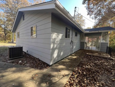 Charming and move-in ready, this beautifully updated 2-bedroom on Cherokee Village North Course in Arkansas - for sale on GolfHomes.com, golf home, golf lot