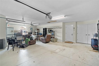~CORNER LOT~ ~GC GARAGE~ ~GRANITE COUNTERTOPS~ ~PRIVACY SHRUBS~ on The Links of Spruce Creek in Florida - for sale on GolfHomes.com, golf home, golf lot