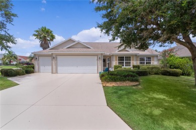 ~CORNER LOT~ ~GC GARAGE~ ~GRANITE COUNTERTOPS~ ~PRIVACY SHRUBS~ on The Links of Spruce Creek in Florida - for sale on GolfHomes.com, golf home, golf lot