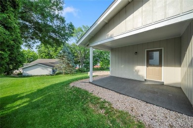 Opportunity ! Opportunity !! Step into this stunning, updated on Lake Saint Louis Par 3 in Missouri - for sale on GolfHomes.com, golf home, golf lot