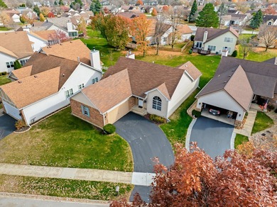 Welcome home to this lovely 2 bedroom, 2 bathroom ranch in the on The Links at Carillon in Illinois - for sale on GolfHomes.com, golf home, golf lot