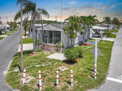 One or more photo(s) has been virtually staged. LOCATION on Gulf Gate Golf Club in Florida - for sale on GolfHomes.com, golf home, golf lot