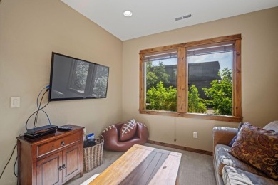 Welcome to this turnkey, well-appointed single-level cabin with on Sunriver Caldera Springs Golf Course in Oregon - for sale on GolfHomes.com, golf home, golf lot