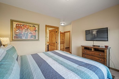 Welcome to this turnkey, well-appointed single-level cabin with on Sunriver Caldera Springs Golf Course in Oregon - for sale on GolfHomes.com, golf home, golf lot