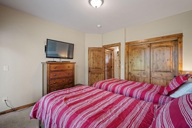 Welcome to this turnkey, well-appointed single-level cabin with on Sunriver Caldera Springs Golf Course in Oregon - for sale on GolfHomes.com, golf home, golf lot