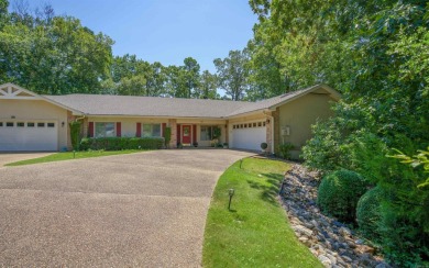 ENJOY CAREFREE LIVING with this charming one level, Magellan on Magellan Golf Course in Arkansas - for sale on GolfHomes.com, golf home, golf lot