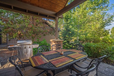 Welcome to this turnkey, well-appointed single-level cabin with on Sunriver Caldera Springs Golf Course in Oregon - for sale on GolfHomes.com, golf home, golf lot