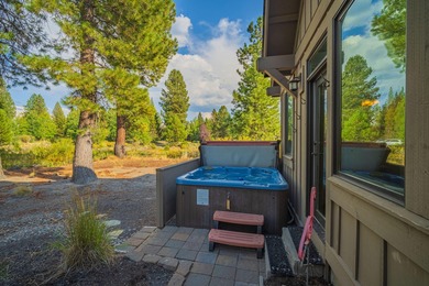 Welcome to this turnkey, well-appointed single-level cabin with on Sunriver Caldera Springs Golf Course in Oregon - for sale on GolfHomes.com, golf home, golf lot