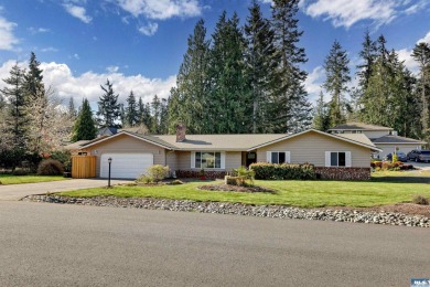 Charming 3-Bedroom Home with Fireplace, Hot Tub  Privacy Fence! on SunLand Golf and Country Club in Washington - for sale on GolfHomes.com, golf home, golf lot