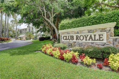 Beautiful 2/2 plus Den which was converted to a third bedroom on The Country Club At Boca Raton in Florida - for sale on GolfHomes.com, golf home, golf lot