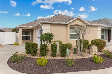 TURNKEY COURTYARD!! Low maintenance yard, no grass all rock on Pennbrooke Fairways in Florida - for sale on GolfHomes.com, golf home, golf lot