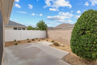 TURNKEY COURTYARD!! Low maintenance yard, no grass all rock on Pennbrooke Fairways in Florida - for sale on GolfHomes.com, golf home, golf lot