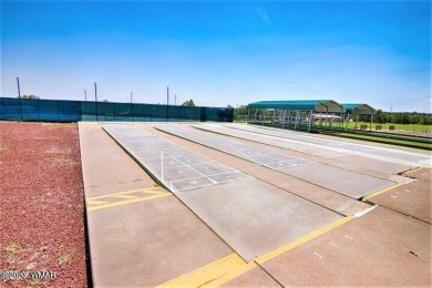 ON THE FAIRWAY!! Come take a look at this 1bd/1ba park model in on Juniper Ridge R.V. Golf Resort in Arizona - for sale on GolfHomes.com, golf home, golf lot