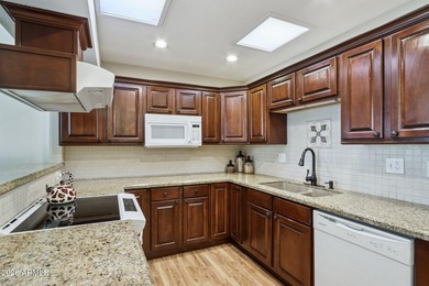 Welcome to this charming 2 bed 2 bath condo in the heart of Sun on Sun City Lakes West and East in Arizona - for sale on GolfHomes.com, golf home, golf lot