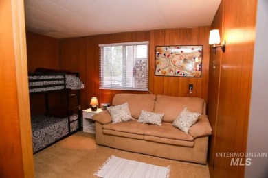 This newly remodeled manufactured home offers a modern and on Terrace Lakes Golf Resort in Idaho - for sale on GolfHomes.com, golf home, golf lot