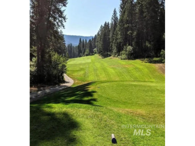 This newly remodeled manufactured home offers a modern and on Terrace Lakes Golf Resort in Idaho - for sale on GolfHomes.com, golf home, golf lot