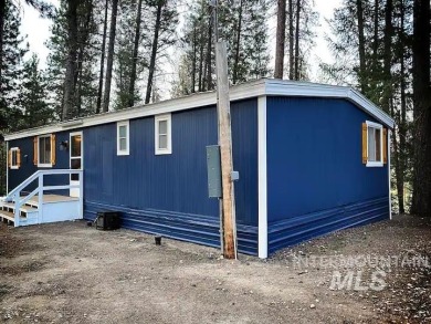 This newly remodeled manufactured home offers a modern and on Terrace Lakes Golf Resort in Idaho - for sale on GolfHomes.com, golf home, golf lot