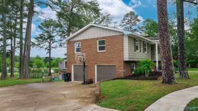 Beautifully updated 3BR, 2.5BA home in Terrapin Hills Country on Terrapin Hills Country Club in Alabama - for sale on GolfHomes.com, golf home, golf lot