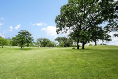 Desirable, bright and beautifully updated 3rd Floor condo with on Flagg Creek Golf Course in Illinois - for sale on GolfHomes.com, golf home, golf lot